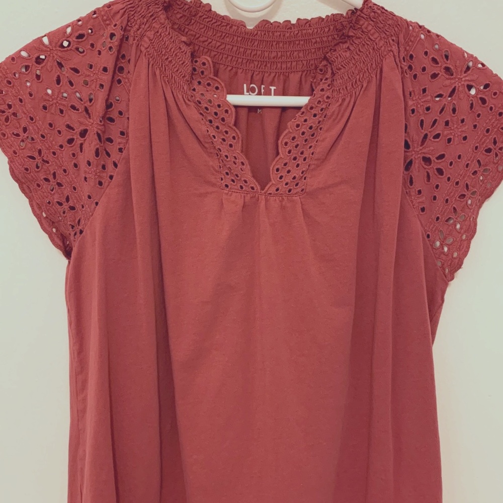Capped sleeve eyelet top
